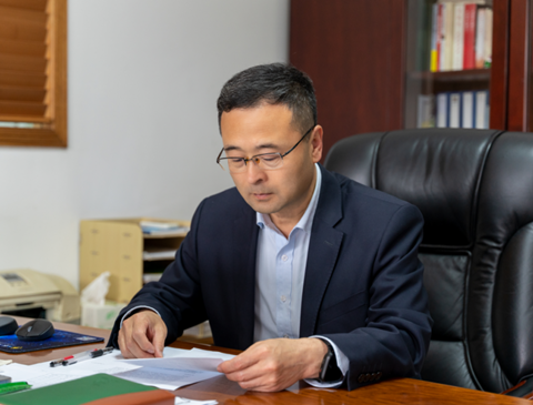 尊龙凯时科研先锋|张晓伟：环保胶黏剂行业的“胶胶”者